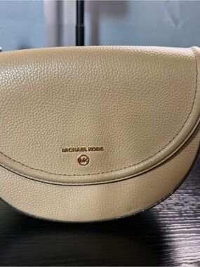 MICHAEL KORS Beige Pebbled Leather Crescent Crossbody